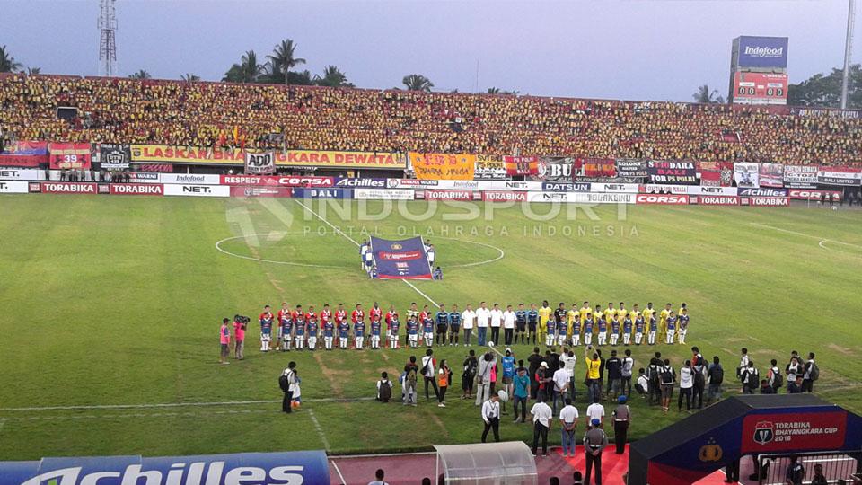Laskar%20Bhayangkara%20Dewata%20penuhi%20Stadion%20Kapten%20I%20Wayan%20Dipta%20mendukung%20timnya%20PS%20Polri%20di%20Piala%20Bhayangkara%202016